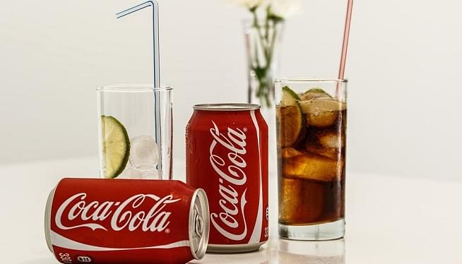 Coca Cola bude prvýkrát v histórií aj s alkoholom, ako bude chutiť?